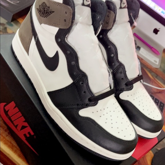 Air Jordan 1 mocha main image 12